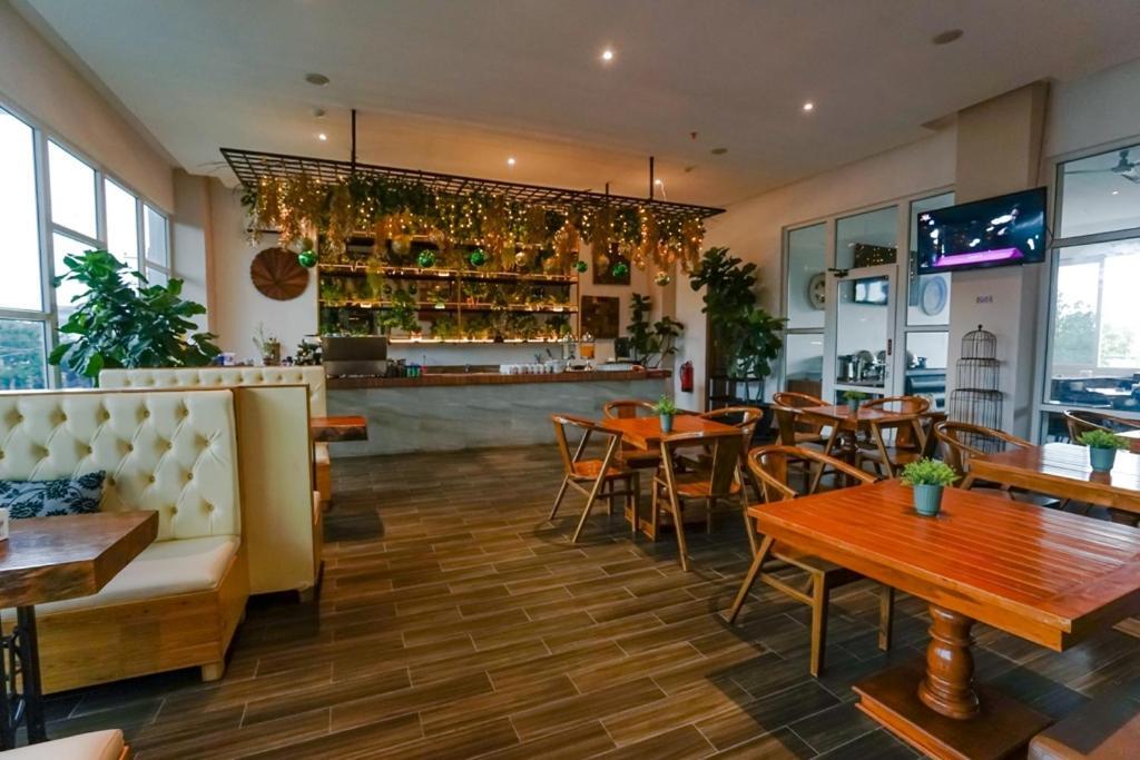 德利酒店 棉兰 外观 照片